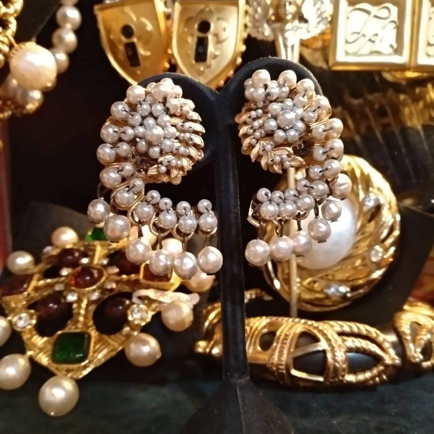 Miriam haskell vintage cluster pearl clip on earrings