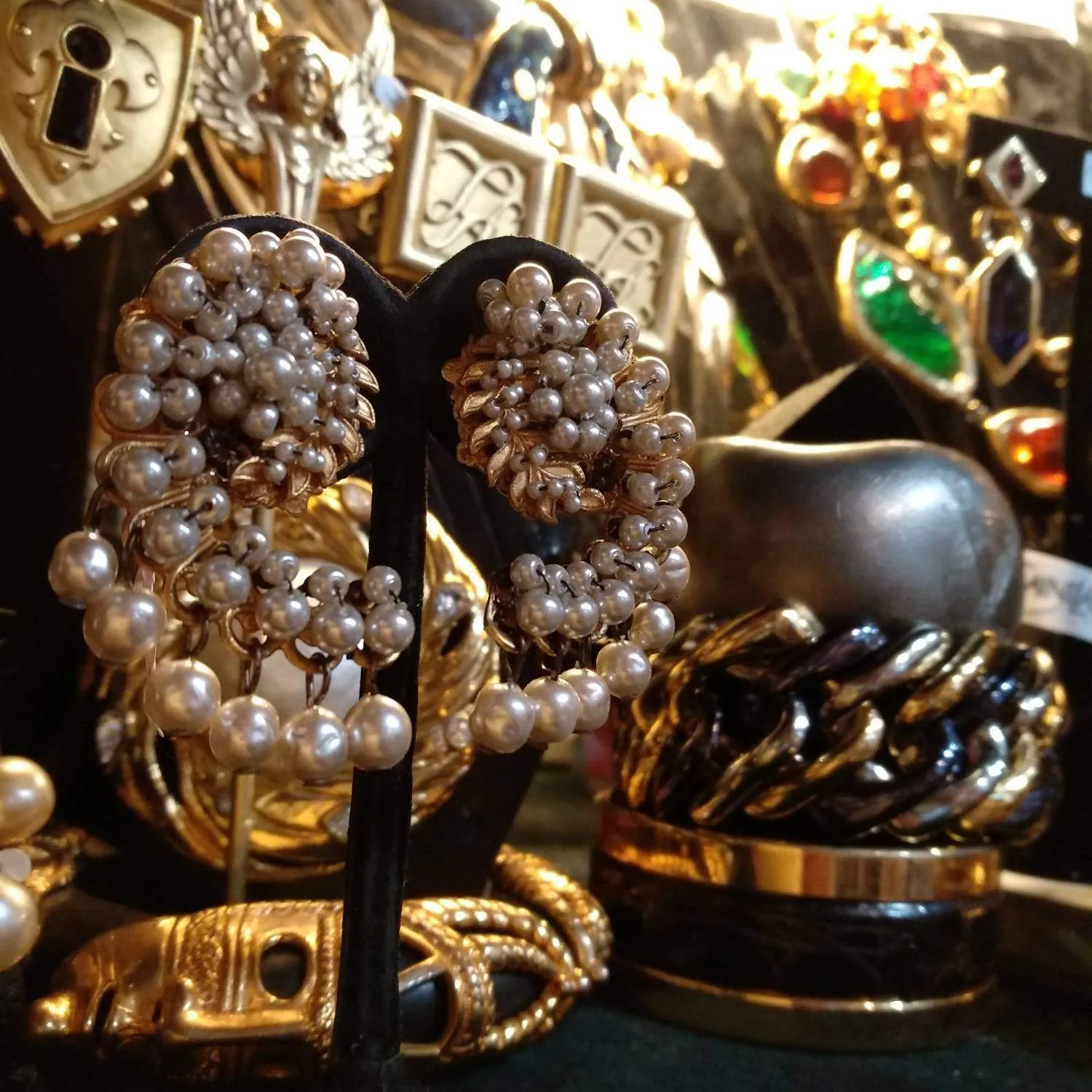 Miriam haskell vintage cluster pearl clip on earrings