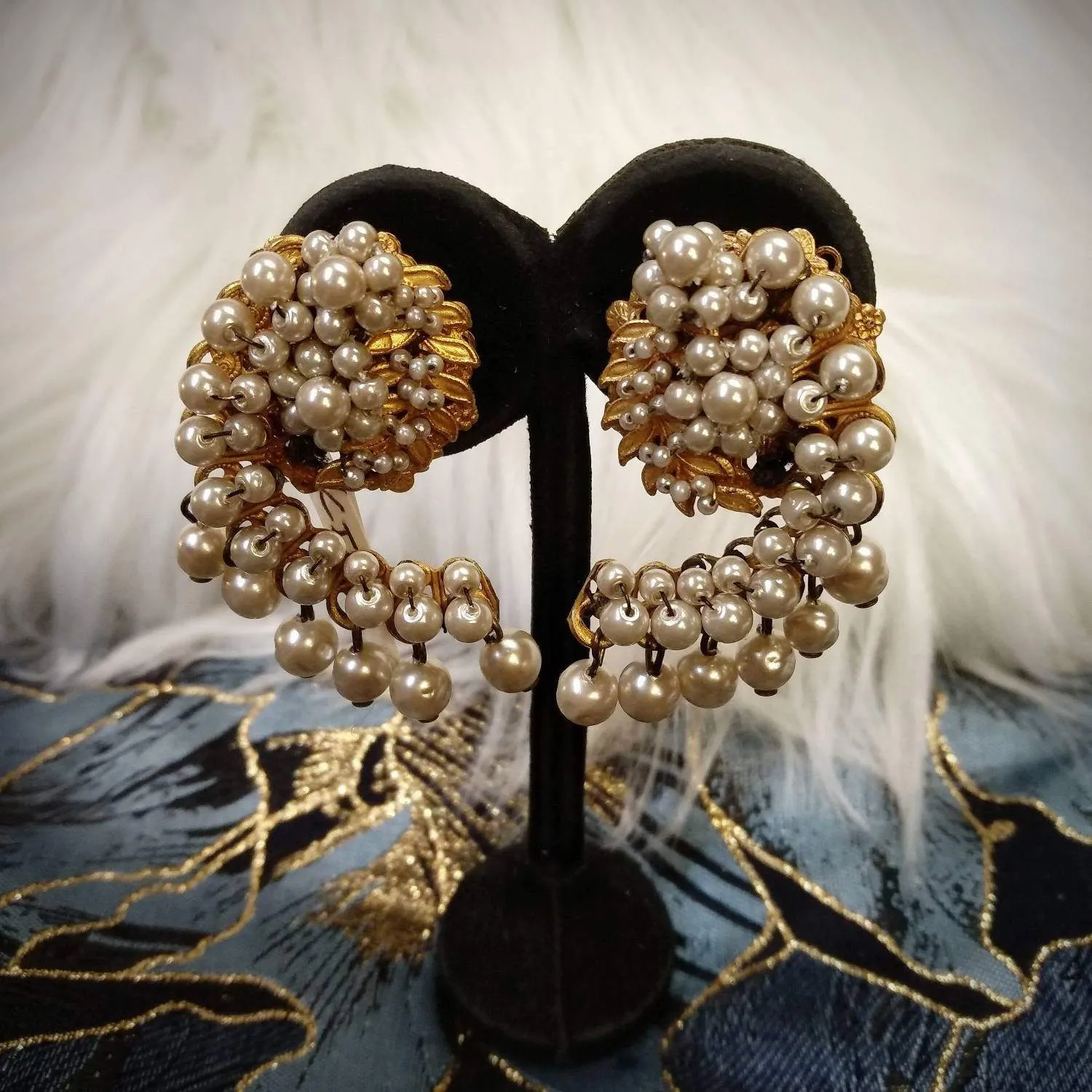 Miriam haskell vintage cluster pearl clip on earrings